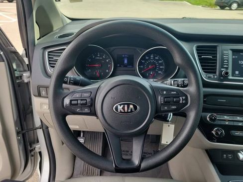 Used 2020 Kia Sedona L image 25