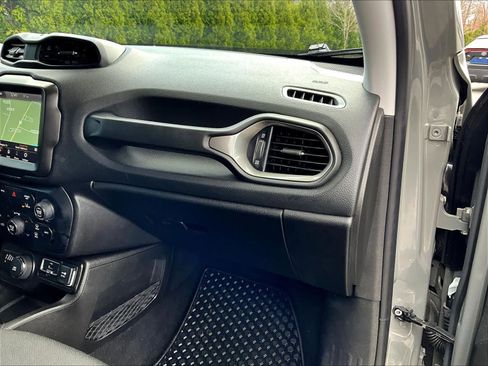 Used 2022 Jeep Renegade Latitude image 16