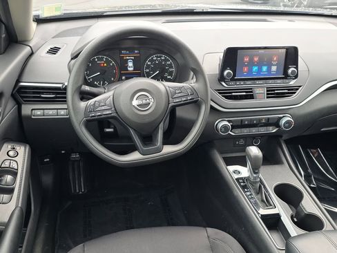 Used 2024 Nissan Altima 2.5 S image 11