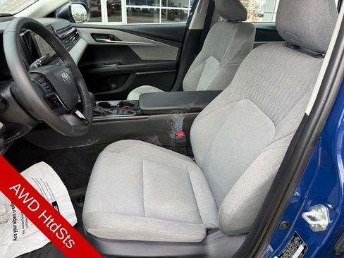 Used 2025 Toyota Camry LE w/ Convenience Package image 16