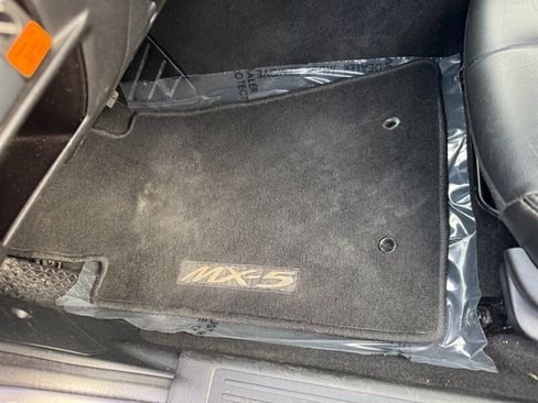 Used 2007 MAZDA MX-5 Miata Grand Touring w/ Premium Pkg image 25