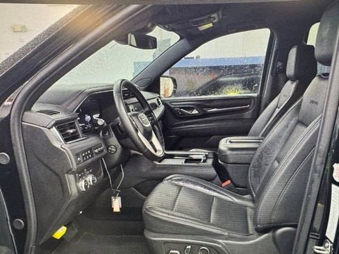 Used 2024 GMC Yukon XL Denali image 3