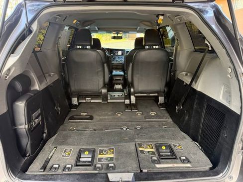 Used 2015 Toyota Sienna SE w/ SE Preferred Package image 29