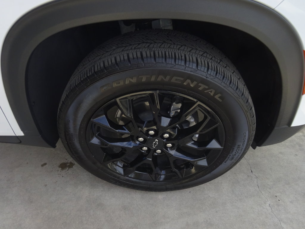 Used 2026 Chevrolet Traverse LT w/ Midnight/Sport Edition FWD image 9