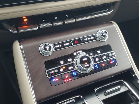 Certified 2023 Lincoln Aviator Reserve w/ Equipment Group 201A image 18