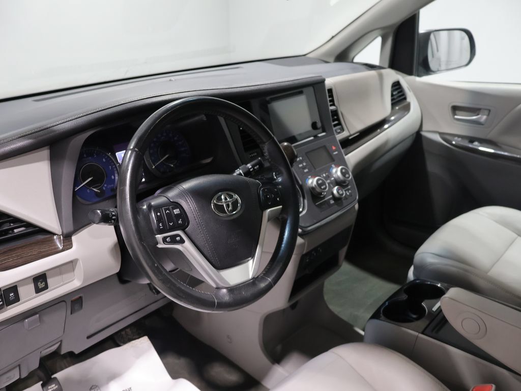 Used 2015 Toyota Sienna XLE AWD/4WD image 21