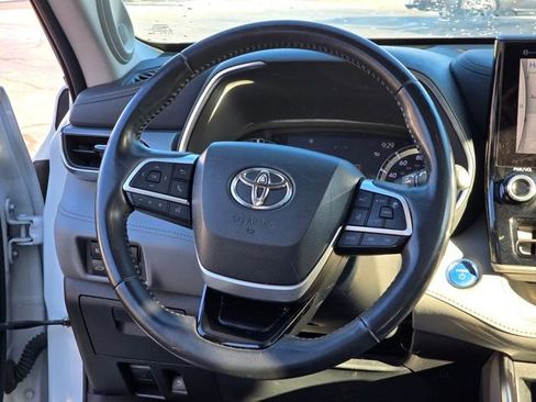 Used 2022 Toyota Highlander Platinum image 17