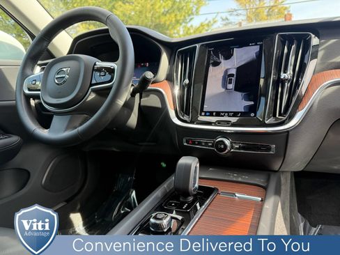 Used 2025 Volvo V60 B5 Cross Country Plus AWD/4WD image 32