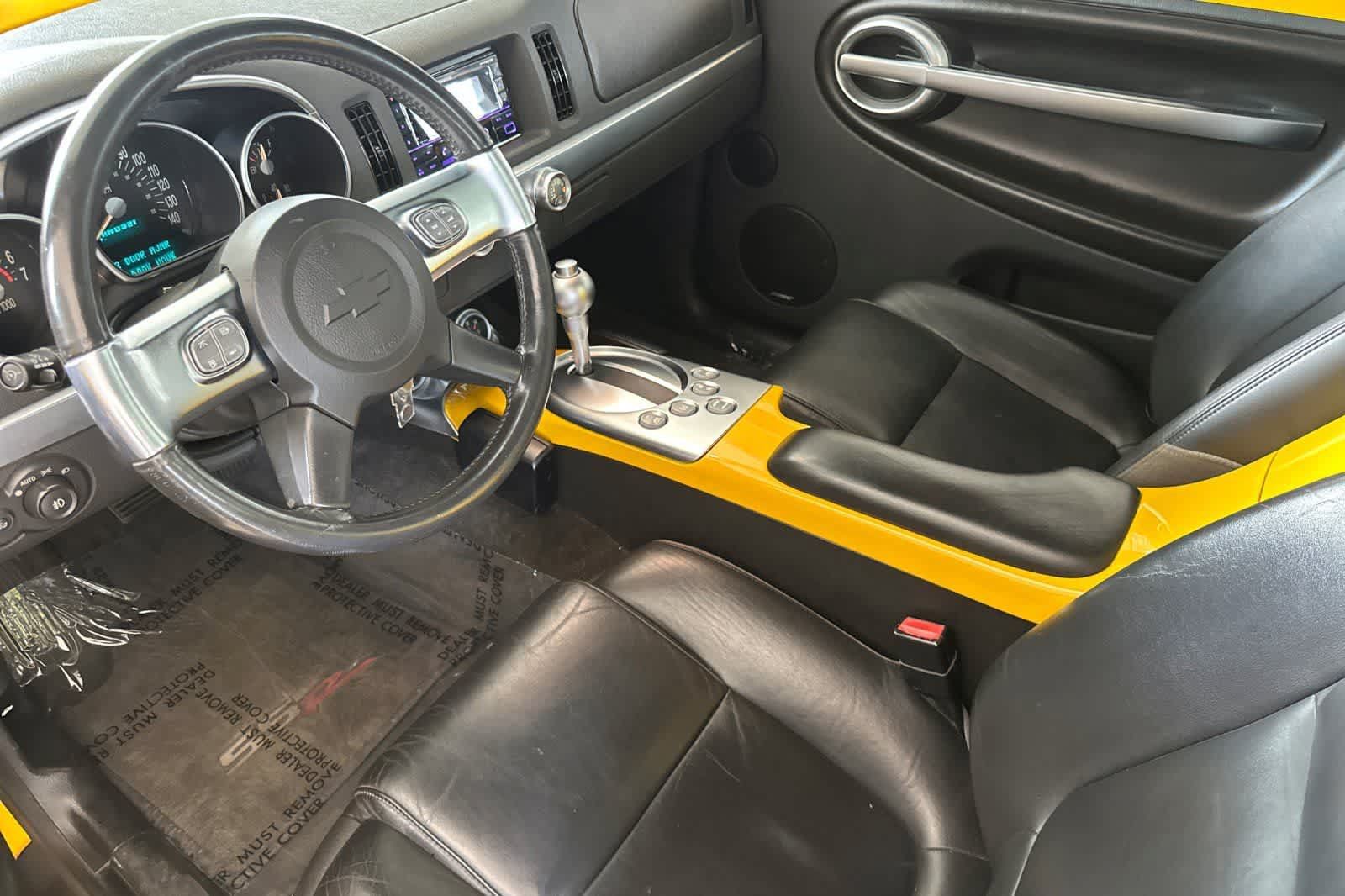 Used 2004 Chevrolet SSR w/ Preferred Equipment Group RWD image 11