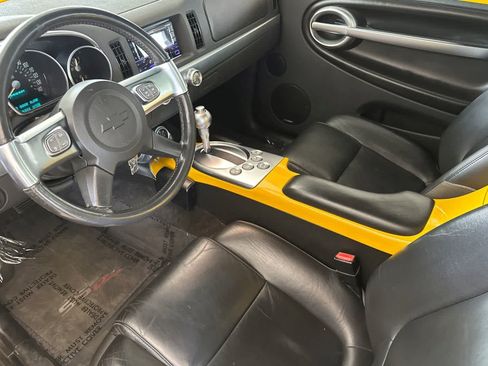 Used 2004 Chevrolet SSR w/ Preferred Equipment Group RWD image 11