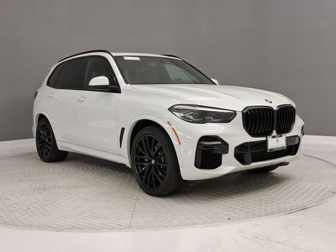 Certified 2023 BMW X5 xDrive40i w/ M Sport Package AWD/4WD image 5