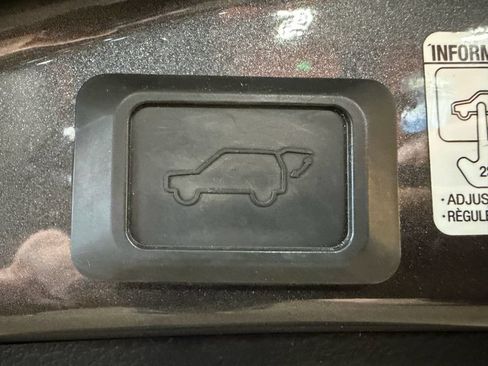 Used 2013 Toyota RAV4 Limited AWD/4WD image 21