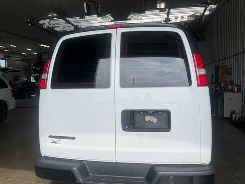 Used 2018 Chevrolet Express 3500 w/ Driver Convenience Package RWD image 26