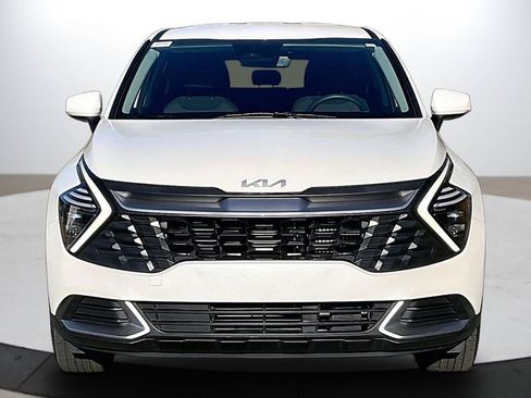 Used 2025 Kia Sportage LX image 3