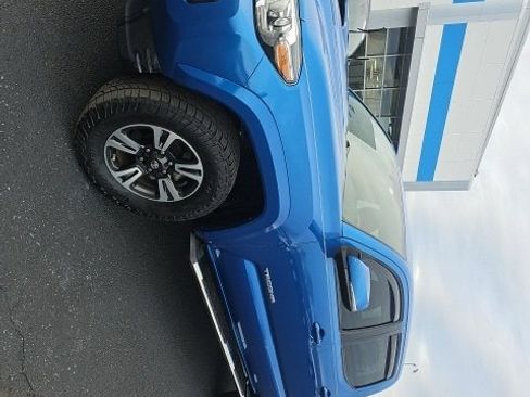 Used 2017 Toyota Tacoma TRD Sport image 2