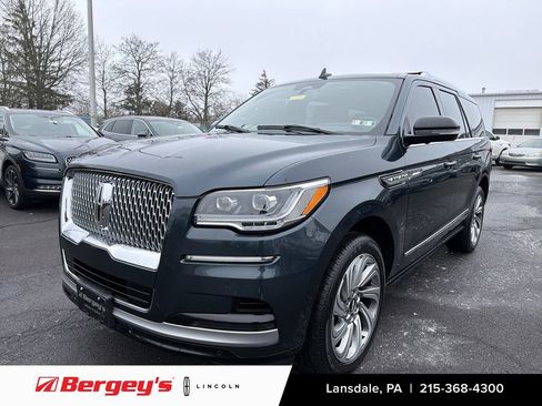Used 2022 Lincoln Navigator Reserve image 1