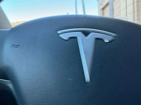 Used 2023 Tesla Model 3 Standard Range image 25