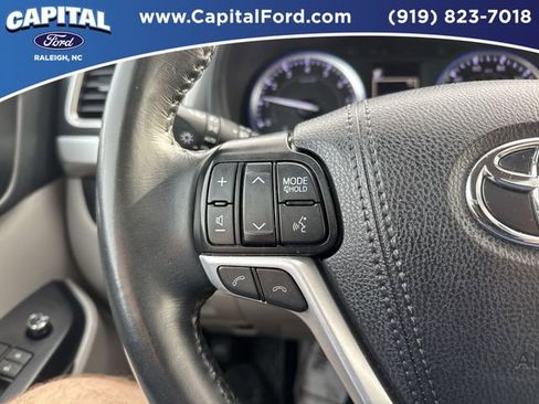 Used 2019 Toyota Highlander XLE image 21