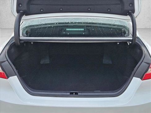 Used 2019 Toyota Camry LE image 18