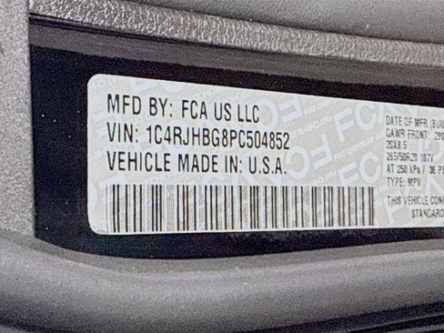 Used 2023 Jeep Grand Cherokee Limited w/ Black Appearance Package AWD/4WD image 38