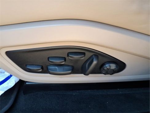 Used 2022 Porsche Taycan image 14