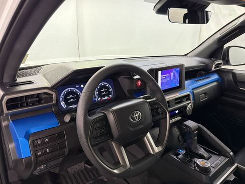 Used 2025 Toyota Tacoma TRD Off-Road image 4