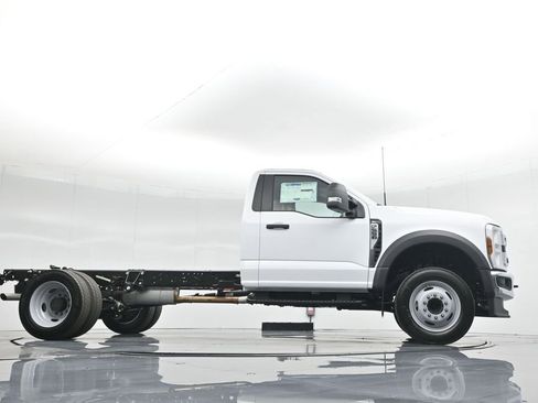 New 2025 Ford F550 2WD Regular Cab Super Duty image 40