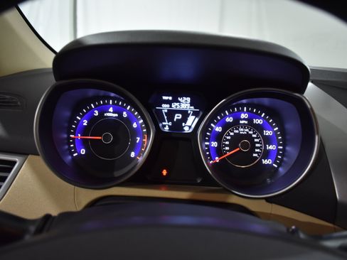 Used 2013 Hyundai Elantra GLS image 19