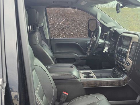 Used 2015 GMC Sierra 2500 Denali w/ Duramax Plus Package AWD/4WD image 11