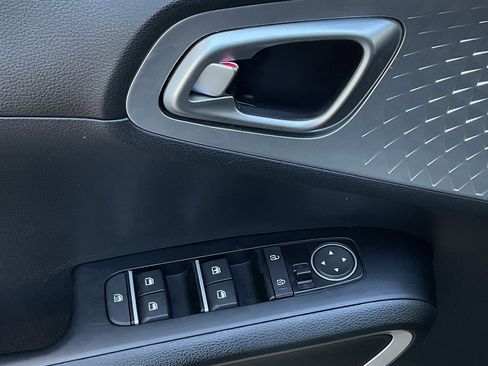 Used 2025 Kia Soul LX w/ LX Technology Package image 12
