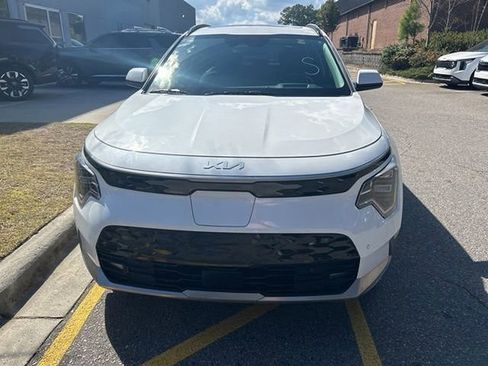 Certified 2023 Kia Niro Wave w/ Wave Preserve Package image 13