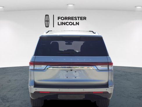 Certified 2023 Lincoln Navigator L Reserve AWD/4WD image 4