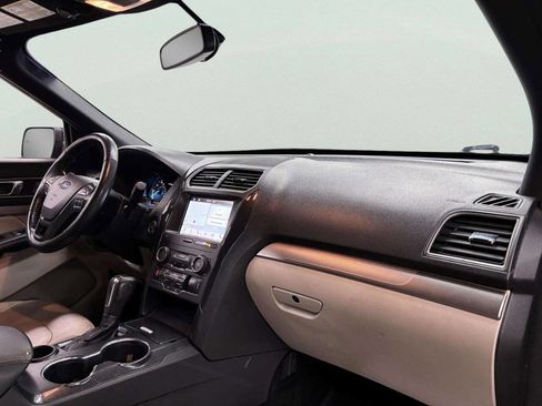 Used 2018 Ford Explorer XLT w/ Equipment Group 202A image 22