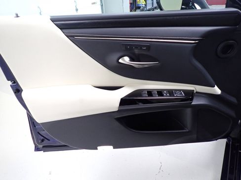 Used 2022 Lexus ES 250 w/ Premium Package image 12