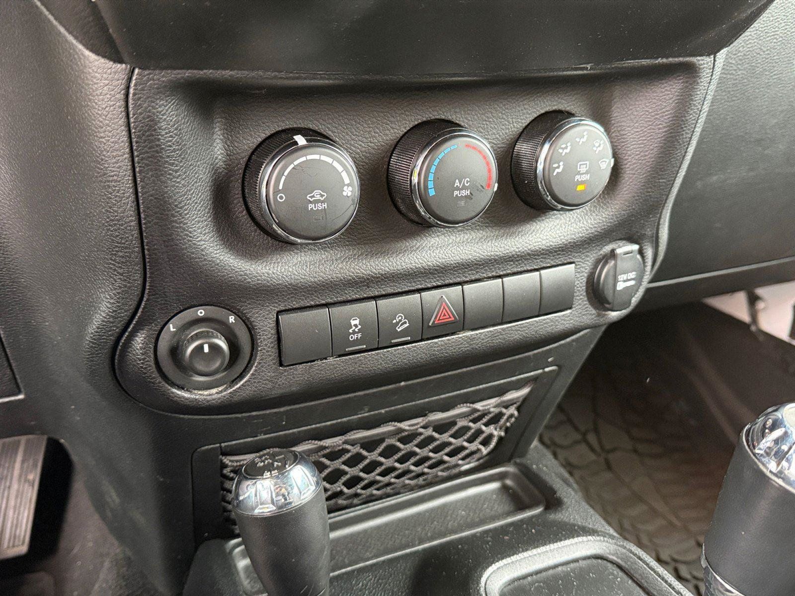 Used 2017 Jeep Wrangler Unlimited Sport w/ Quick Order Package 24S AWD/4WD image 25