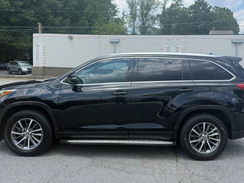 Used 2019 Toyota Highlander XLE FWD image 5