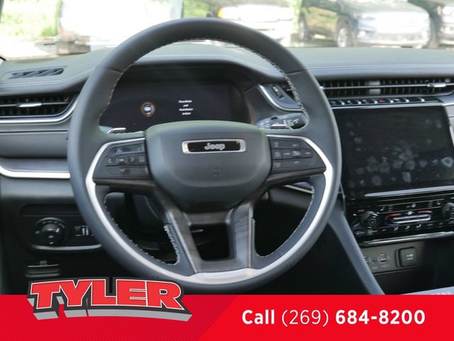 Certified 2024 Jeep Grand Cherokee Limited w/ Black Appearance Package AWD/4WD image 40