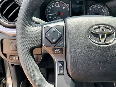 Used 2022 Toyota Tacoma TRD Sport w/ Technology Package AWD/4WD image 12
