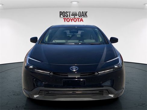 New 2026 Toyota Prius LE image 2