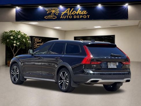 Used 2018 Volvo V90 T5 Cross Country w/ Convenience Package AWD/4WD image 3