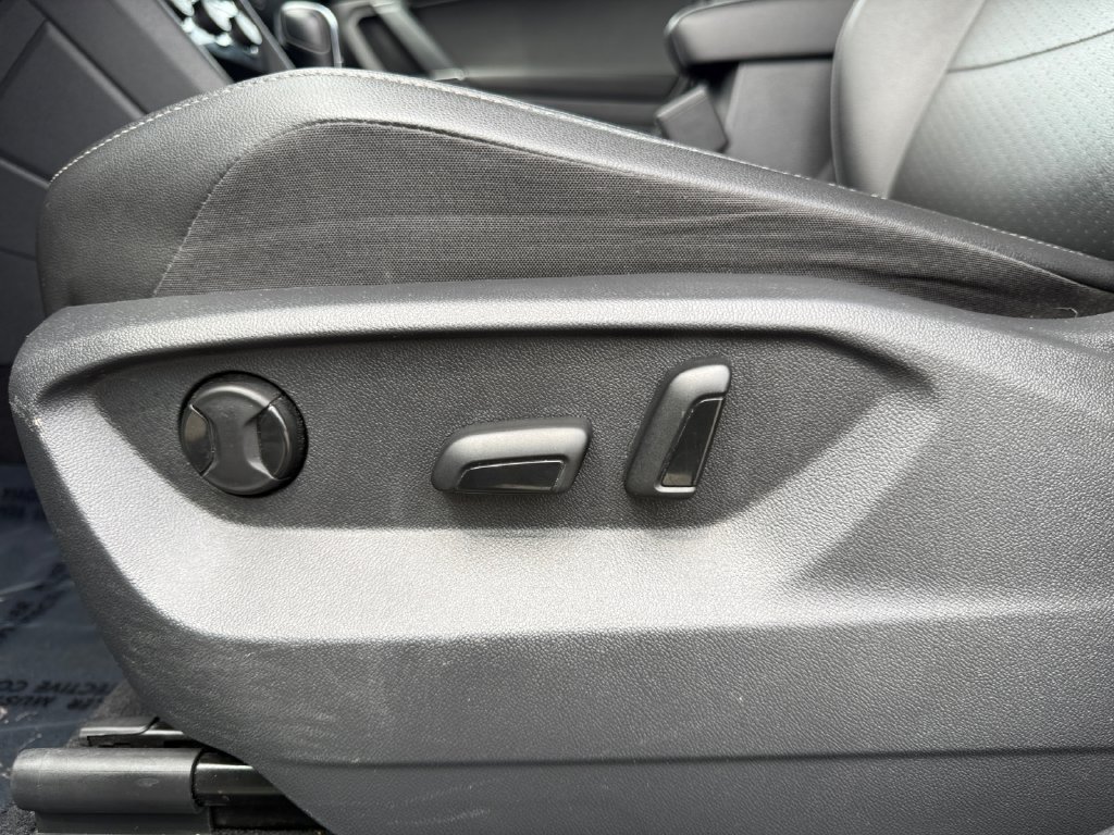 Used 2018 Volkswagen Tiguan SEL AWD/4WD image 10