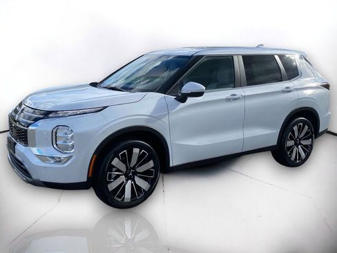 New 2025 Mitsubishi Outlander SE image 2