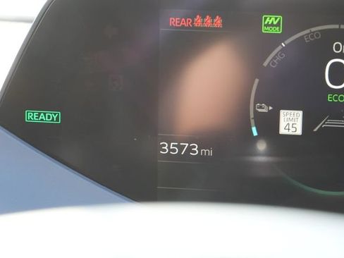 Used 2026 Toyota Prius Plug-In Hybrid FWD image 32