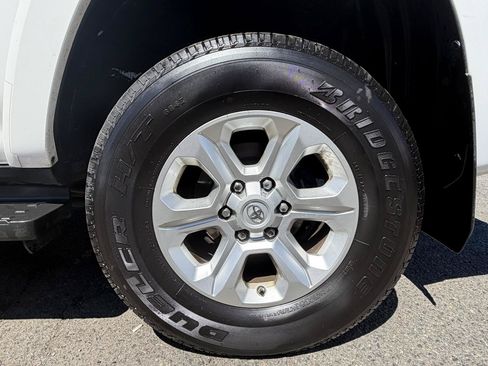 Used 2018 Toyota 4Runner SR5 Premium AWD/4WD image 40