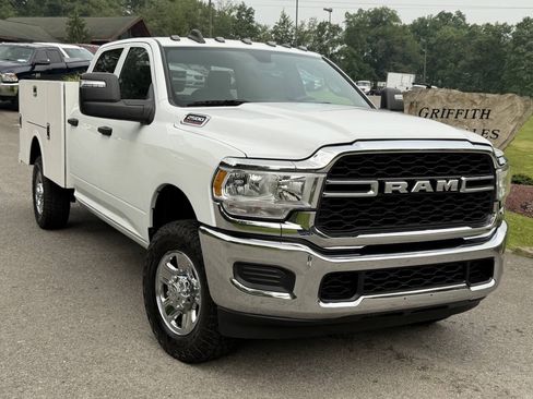 Used 2023 RAM 2500 Tradesman w/ Chrome Appearance Group AWD/4WD image 3