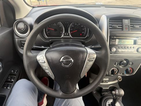 Used 2017 Nissan Versa SV image 9