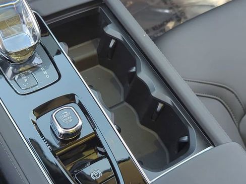 New 2025 Volvo XC90 B6 Plus w/ Protection Package Premier image 32