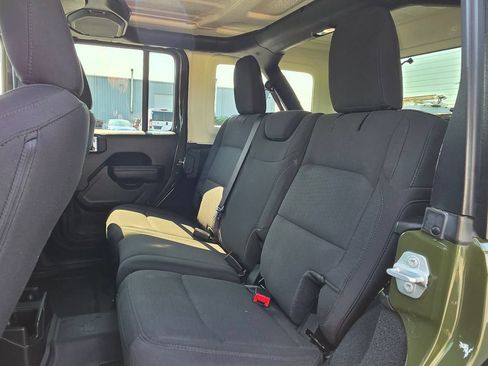 Used 2022 Jeep Wrangler Unlimited Sport AWD/4WD image 31