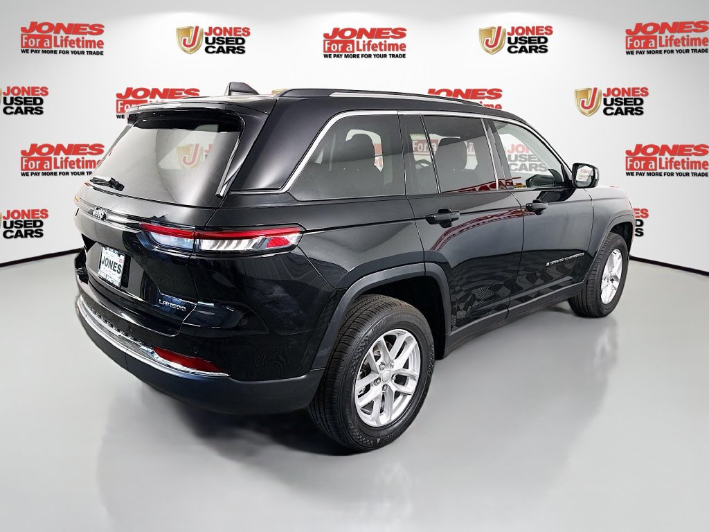 Used 2023 Jeep Grand Cherokee Laredo AWD/4WD image 14