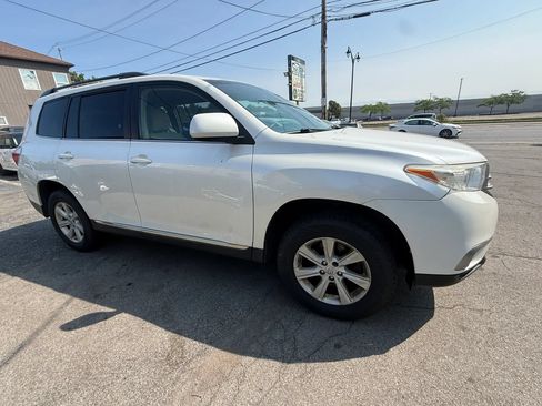 Used 2013 Toyota Highlander Plus AWD/4WD image 2